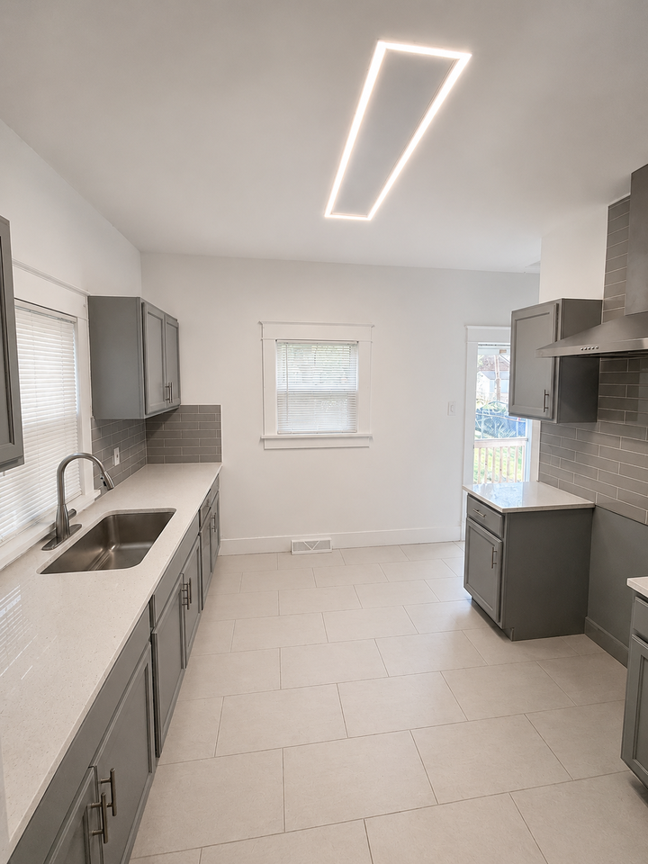 415 S Harrison St - Photo 2 of 11