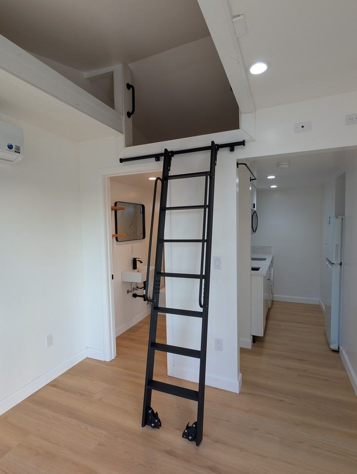 218 W Tiller Ave - Photo 3 of 11