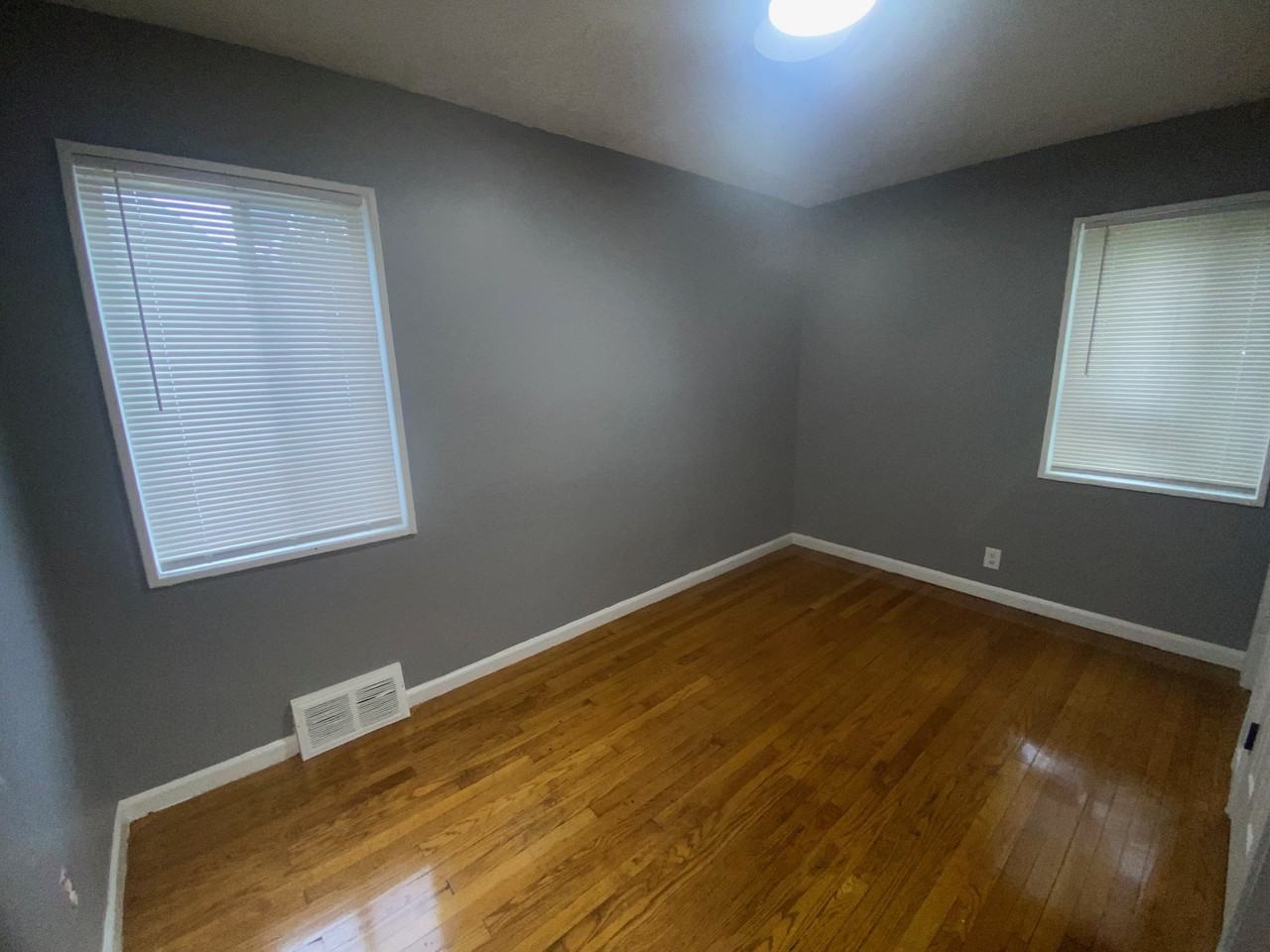 7600 Pierson St - Photo 4 of 9