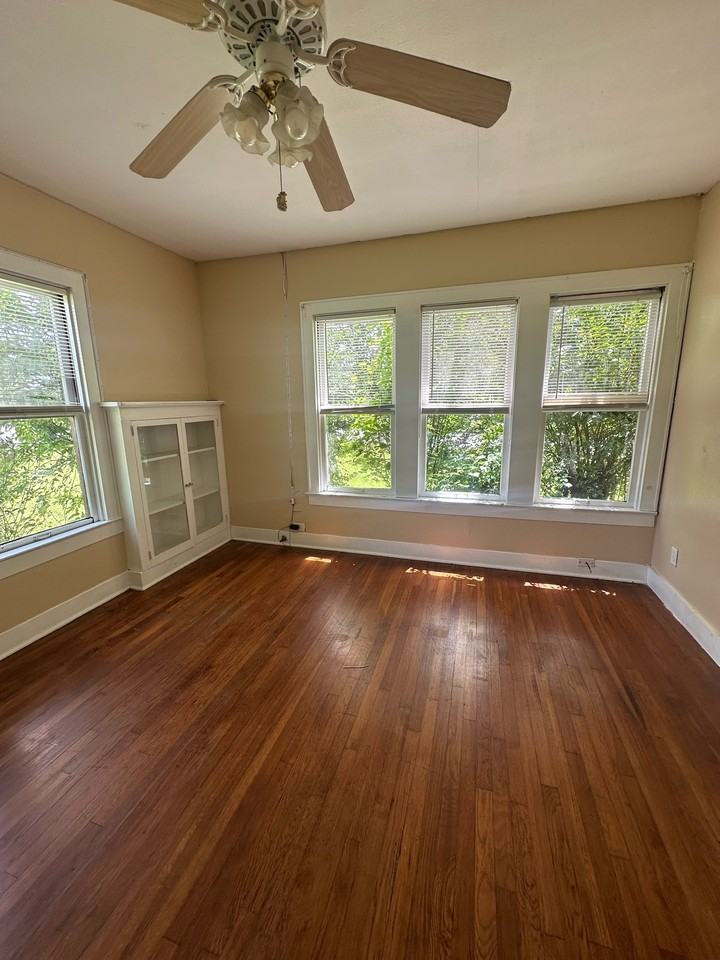 1305 9th St #1 - Photo 3 of 4