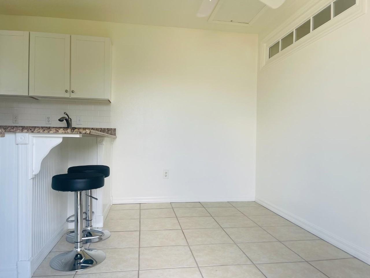 506 Caribbean Dr - Photo 4 of 11