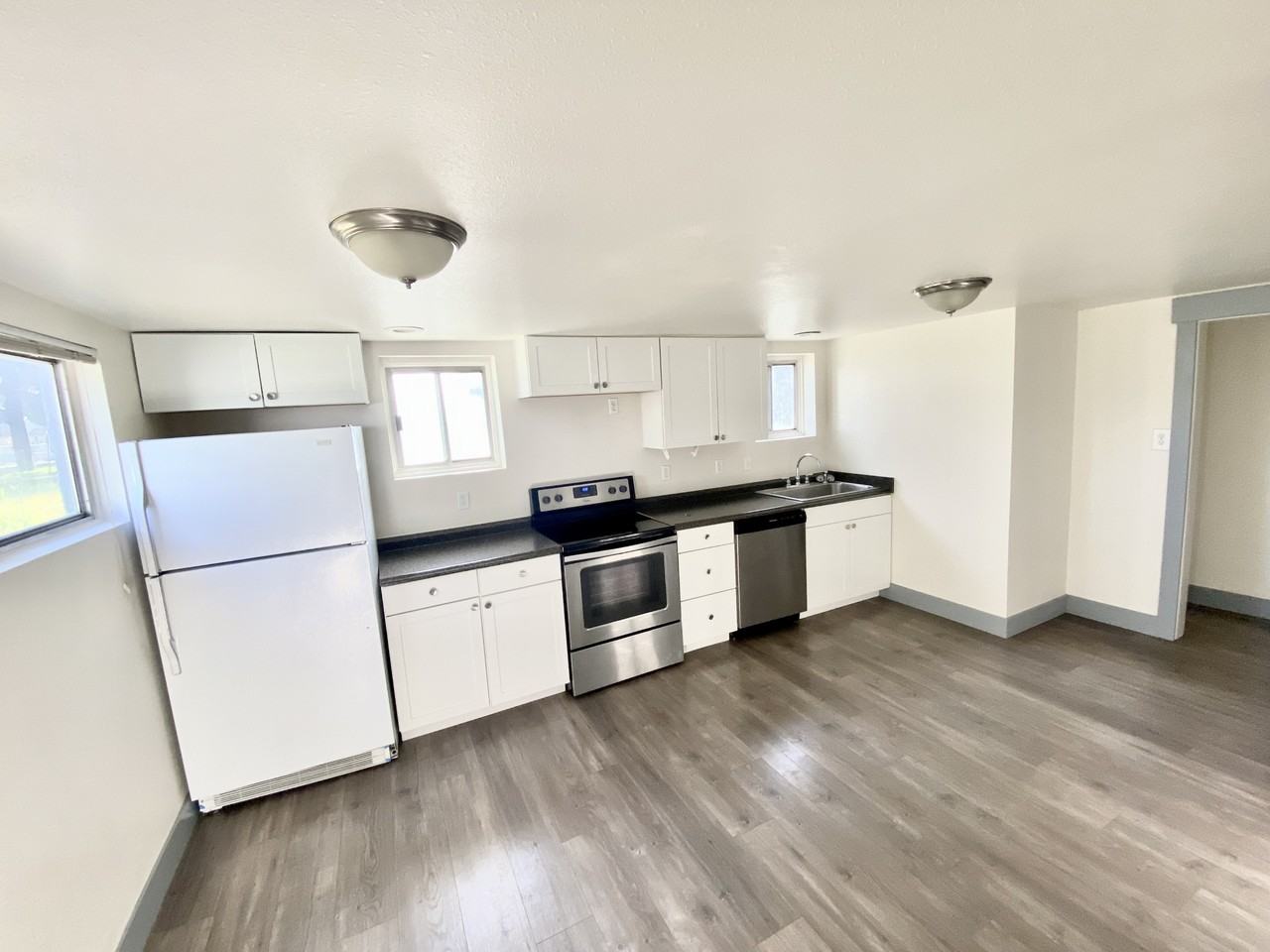 588 W Utah Ave #1 - Photo 3 of 9