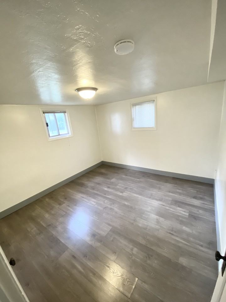 588 W Utah Ave #1 - Photo 5 of 9