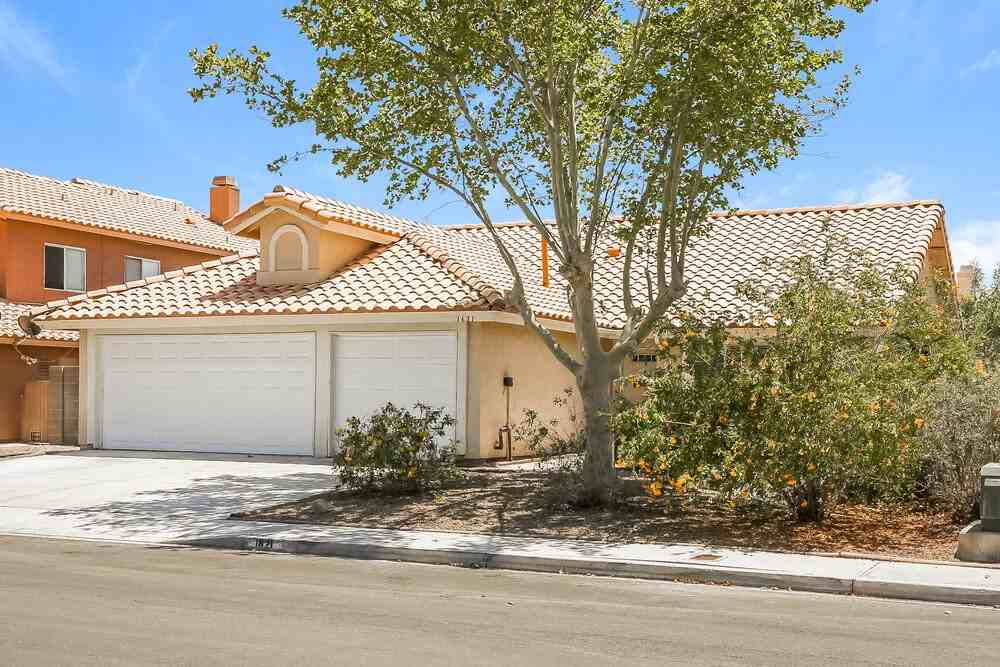 1621 Running Creek Dr - Photo 3 of 16