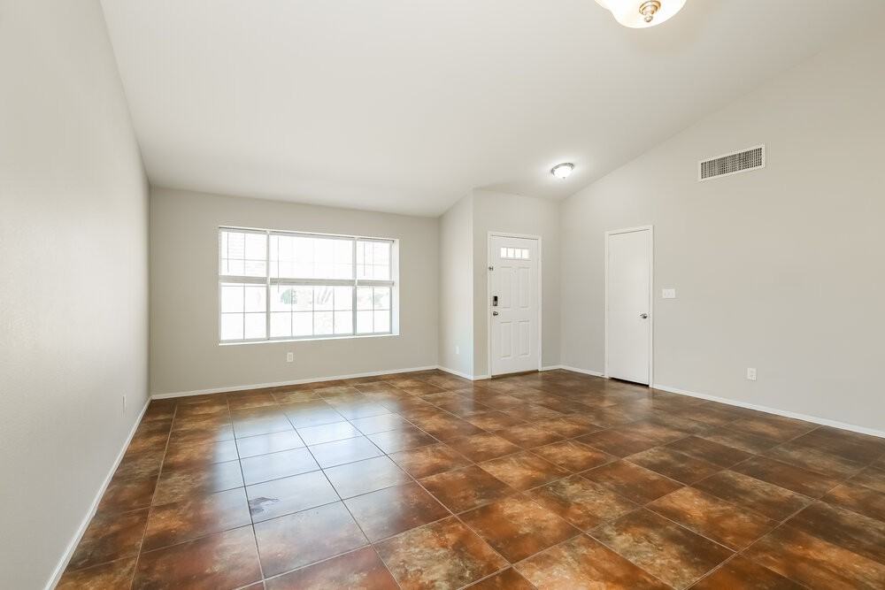 1621 Running Creek Dr - Photo 4 of 16