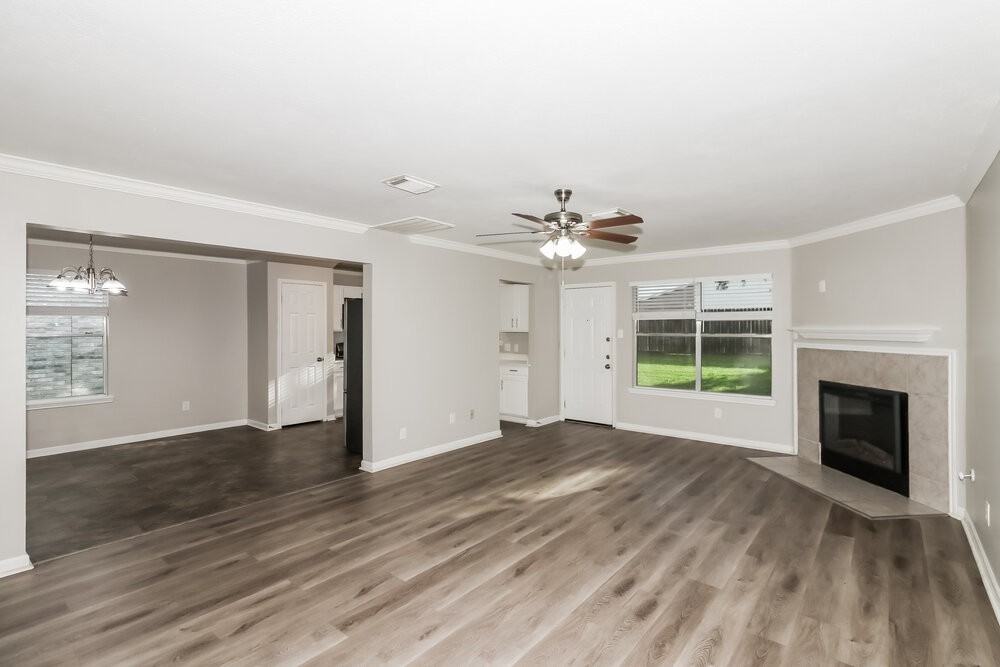 3615 Rolling Springs Ln - Photo 4 of 17