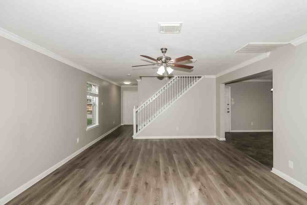 3615 Rolling Springs Ln - Photo 5 of 17