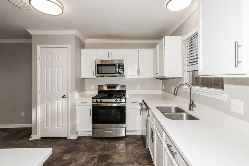 3615 Rolling Springs Ln - Photo 7 of 17