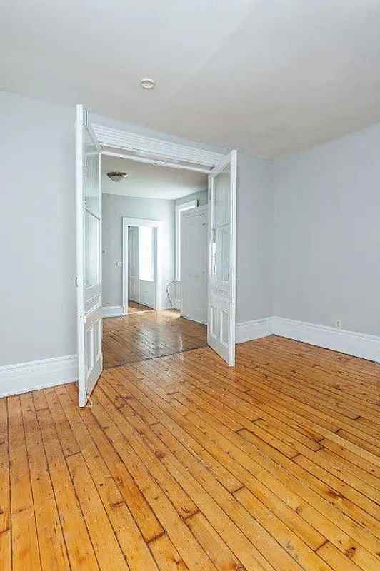 204 E 13th St #1 - Photo 4 of 7