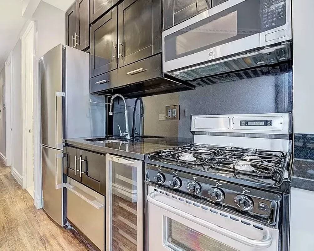 204 E 13th St #1 - Photo 5 of 7
