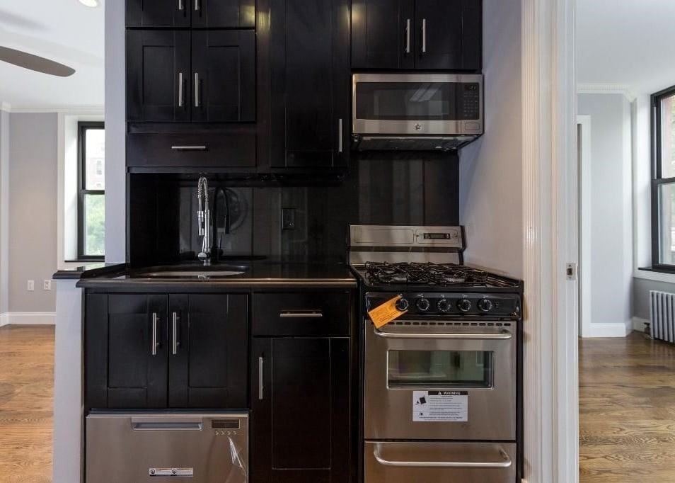 396 E 10th St #6 - Photo 4 of 6