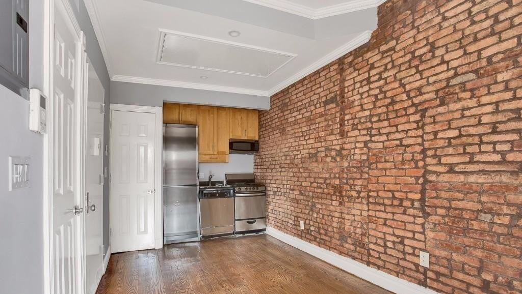 521 E 5th St #3C - Photo 2 of 5