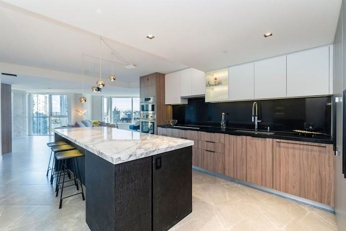 388 Drake St - Photo 2 of 30
