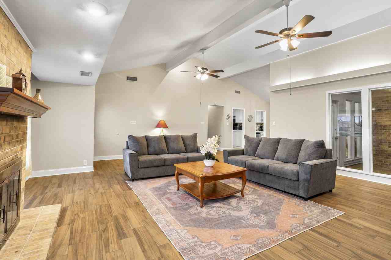 2517 Berrybrook Dr #1 - Photo 4 of 16