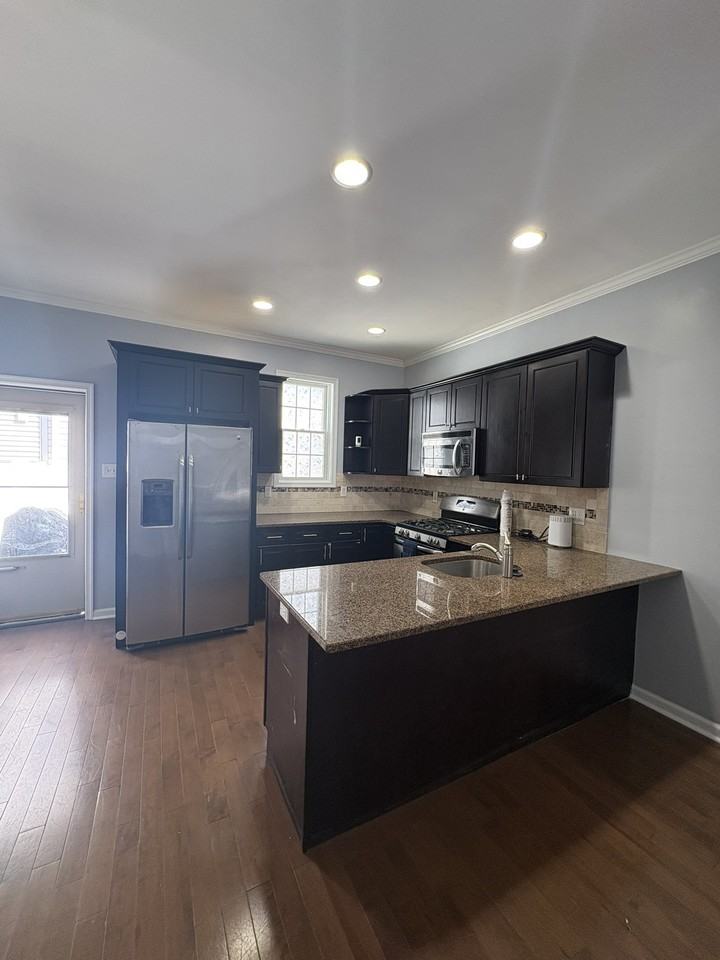 811 N 15th St #1 - Photo 3 of 19