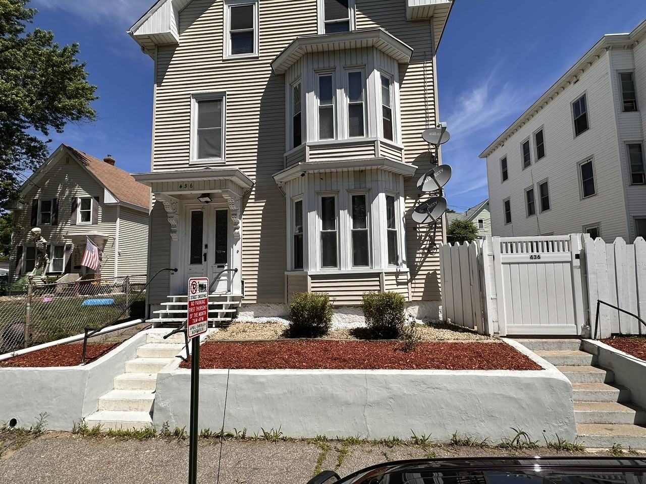 436 Auburn St #3 - Photo 4 of 8
