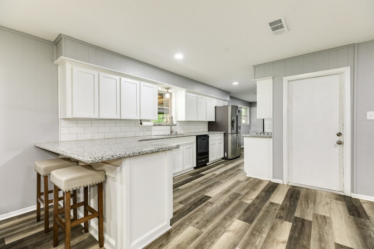 908 W Mulberry St #1 - Photo 3 of 20