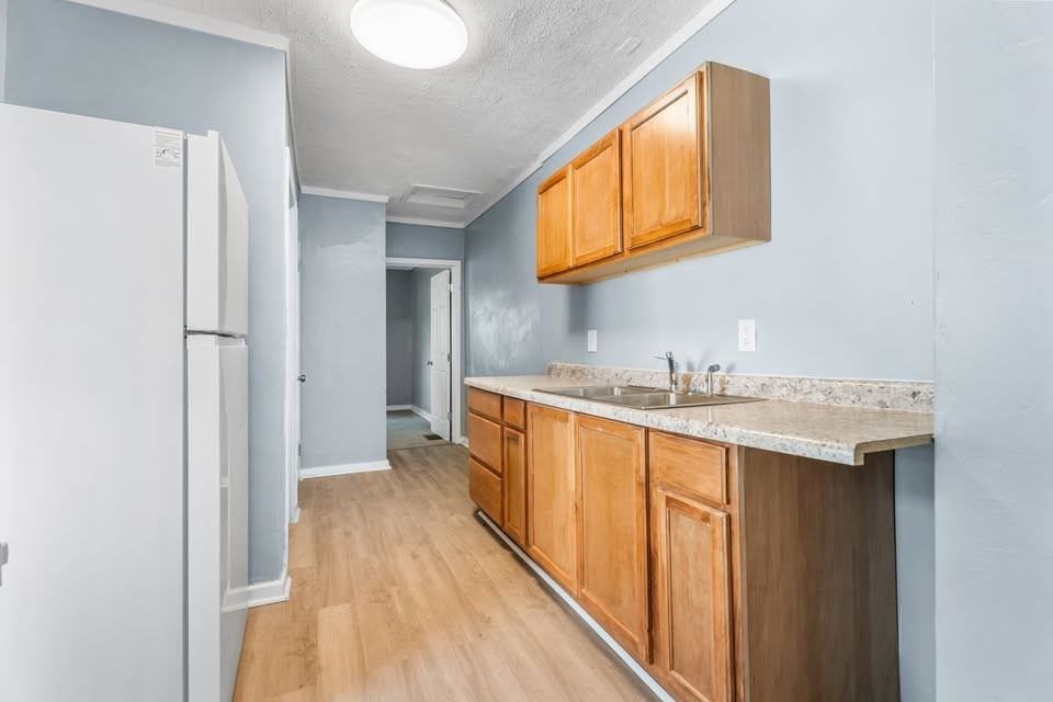 864 Bedford Ave #864 - Photo 4 of 7