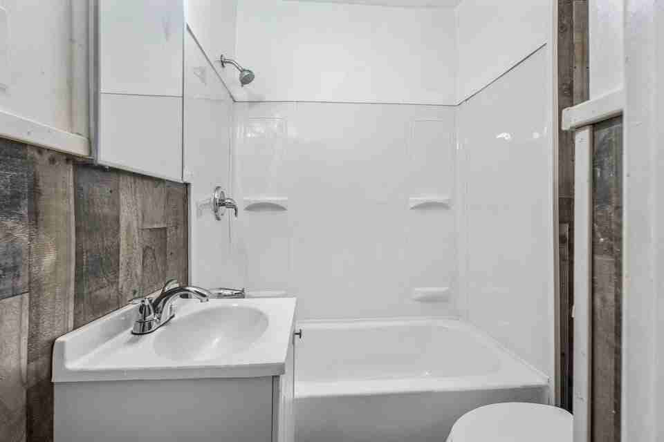 864 Bedford Ave #864 - Photo 6 of 7
