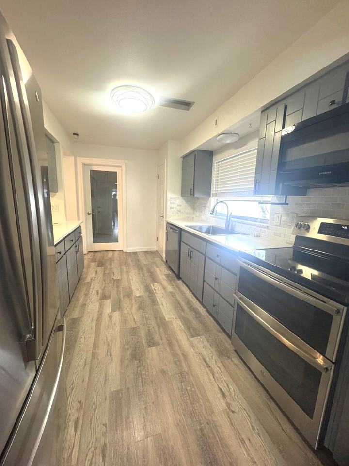 2924 Raeford Rd #1 - Photo 4 of 27