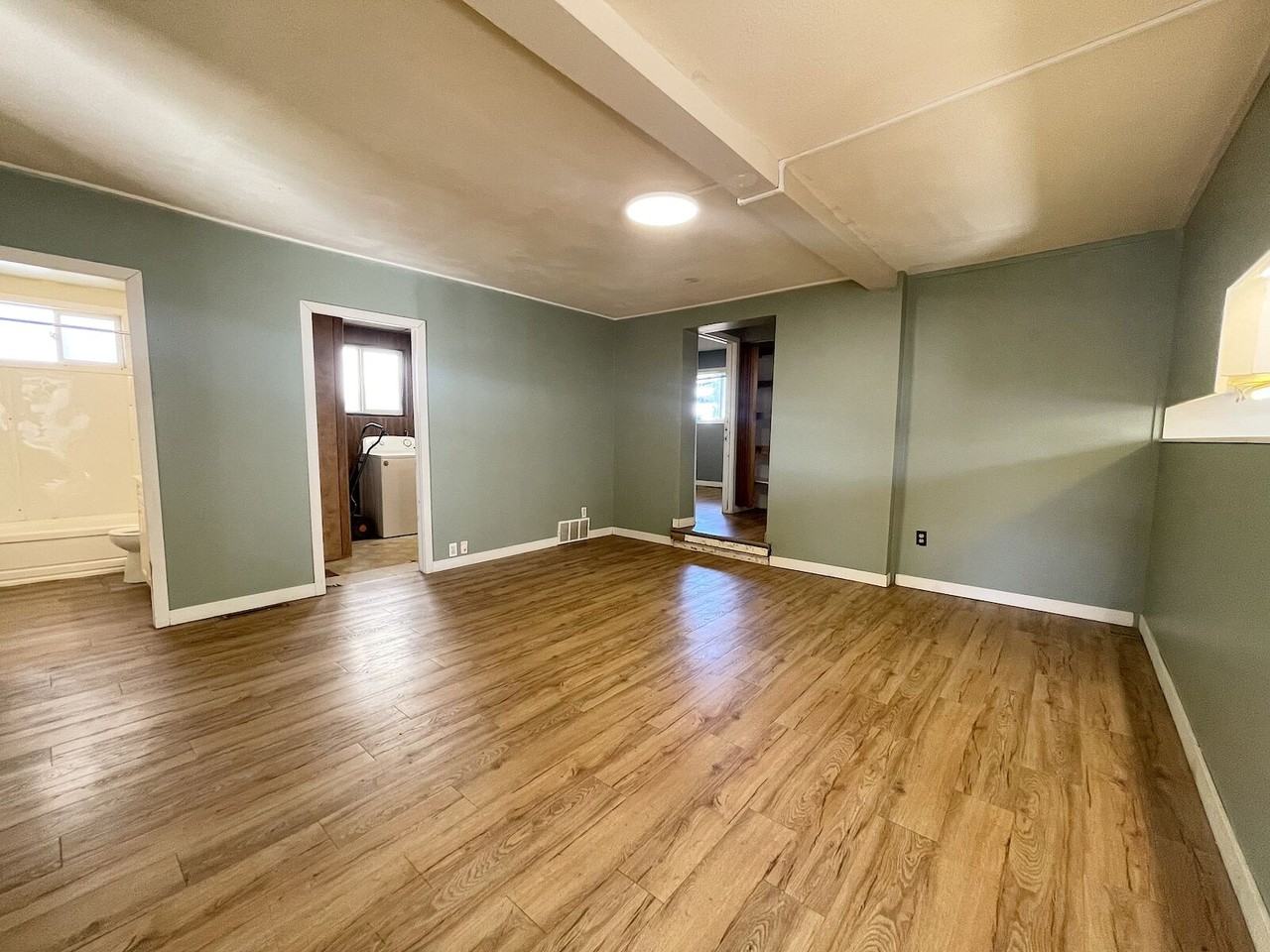 R250016MSW - 4324 Bowness Rd NW (Main SW Bdrm)Calgary #1 - Photo 3 of 10