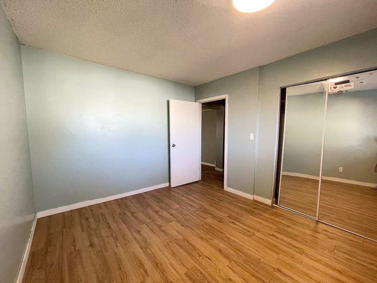 R250016MSW - 4324 Bowness Rd NW (Main SW Bdrm)Calgary #1 - Photo 5 of 10