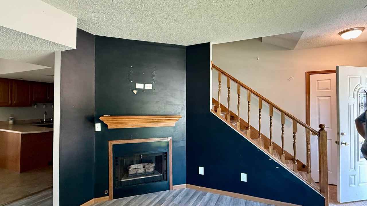 47 Shelley Dr #1 - Photo 3 of 10