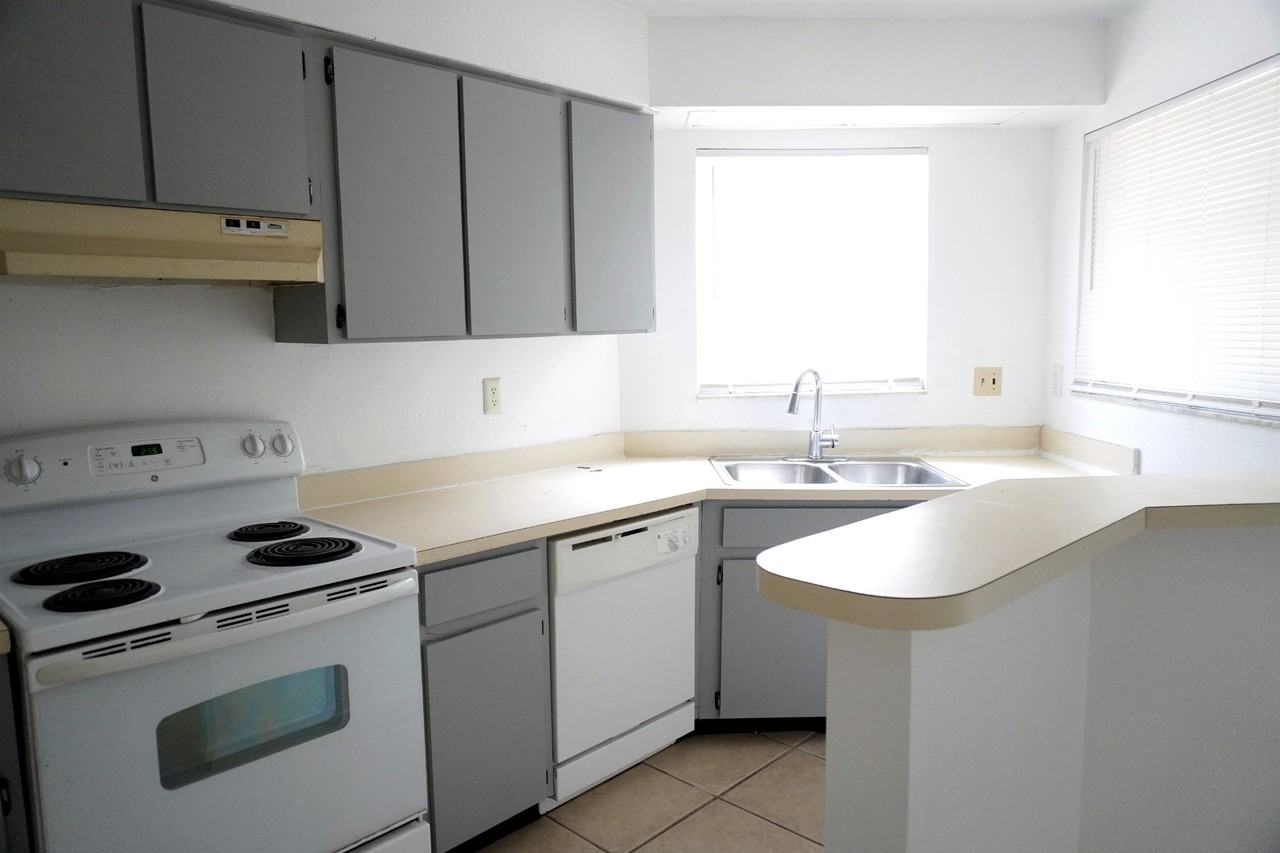 3640 Meriden Ave #3 - Photo 3 of 15