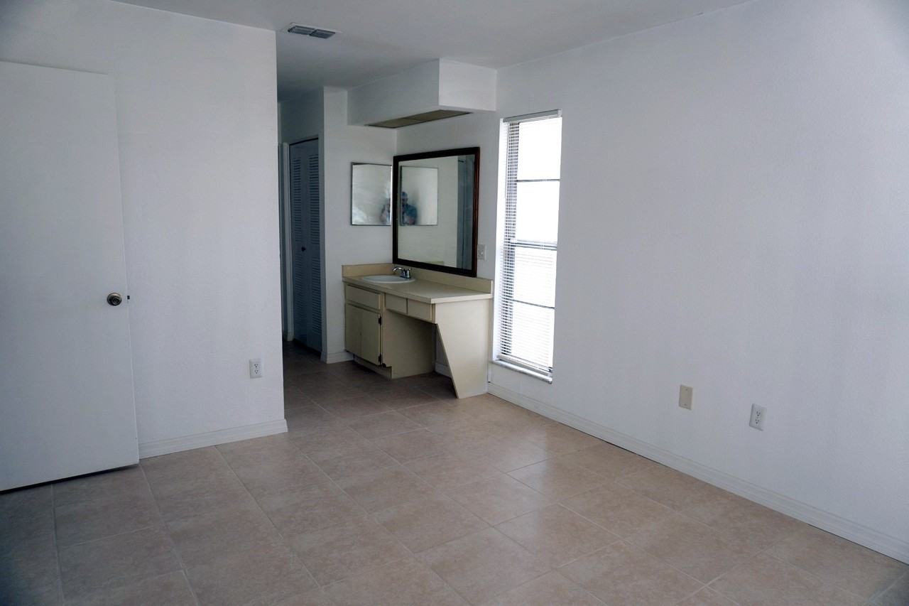 3640 Meriden Ave #3 - Photo 7 of 15