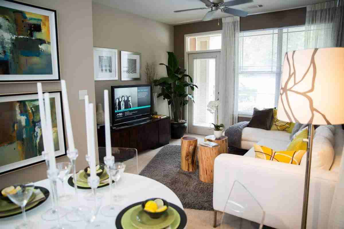 2101 Zurlo Way - Photo 5 of 16