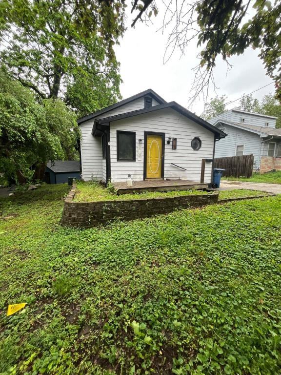 917 Kirkwood Ave - Photo 2 of 12