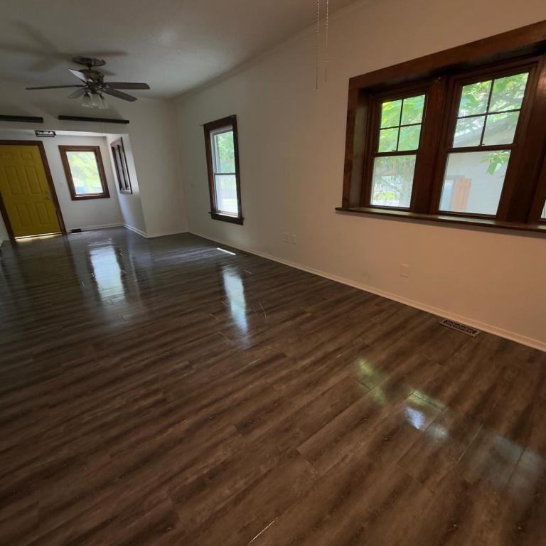 917 Kirkwood Ave - Photo 5 of 12