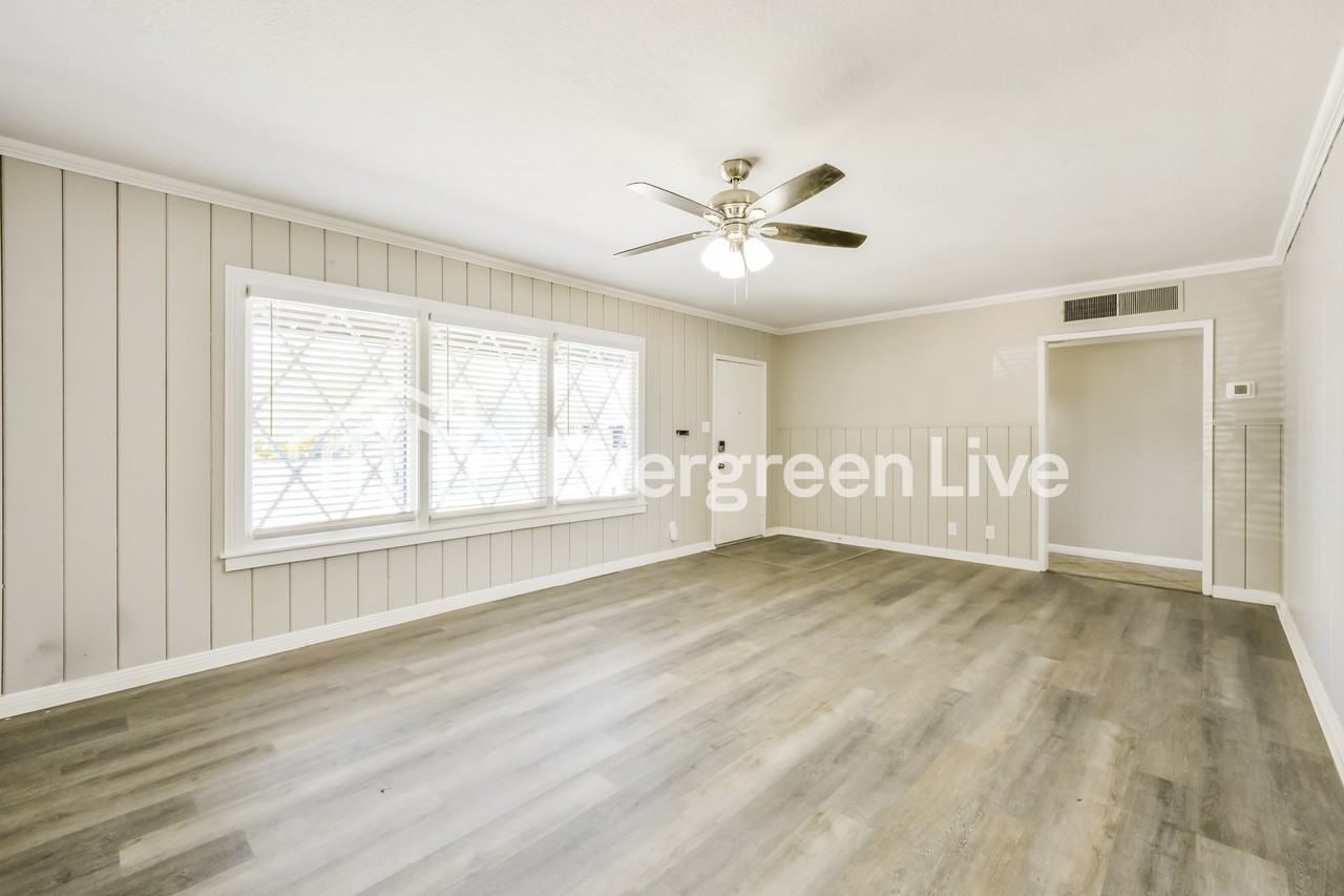 442 W Detroit St - Photo 2 of 15