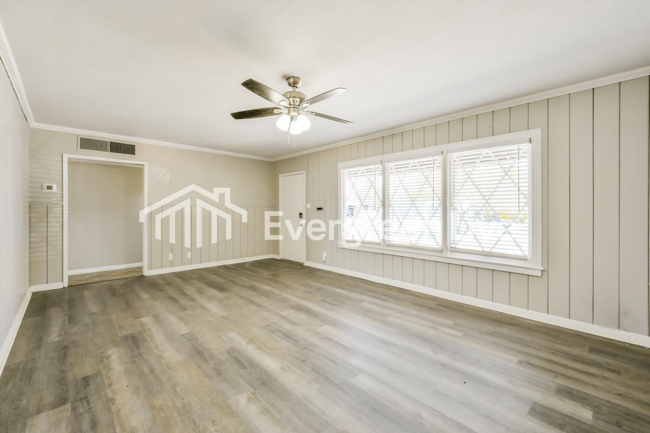 442 W Detroit St - Photo 3 of 15