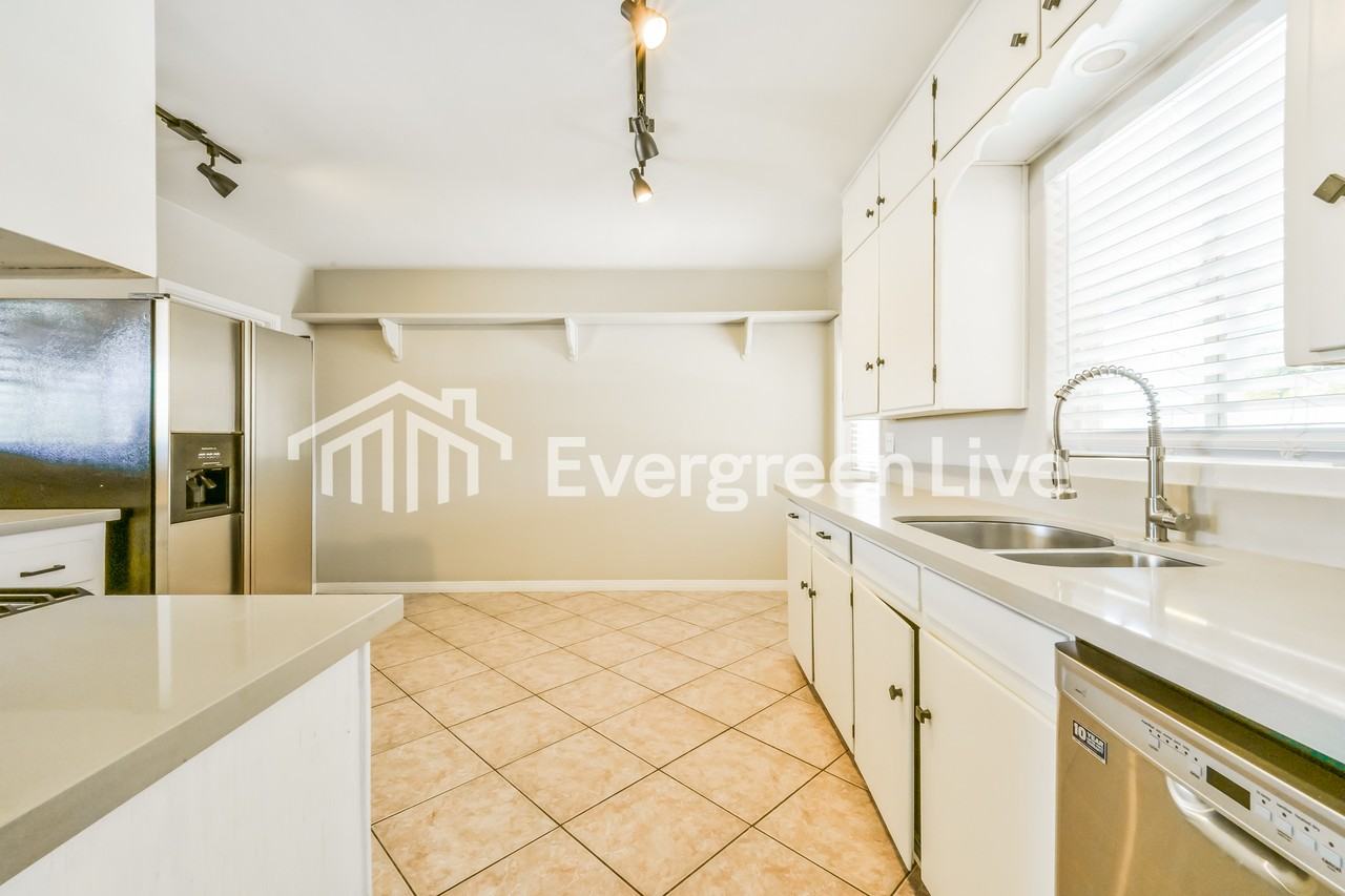 442 W Detroit St - Photo 5 of 15
