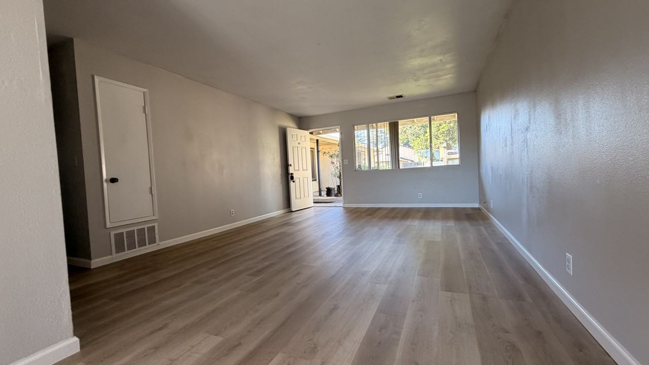 541 Pacific Avenue - Photo 2 of 15