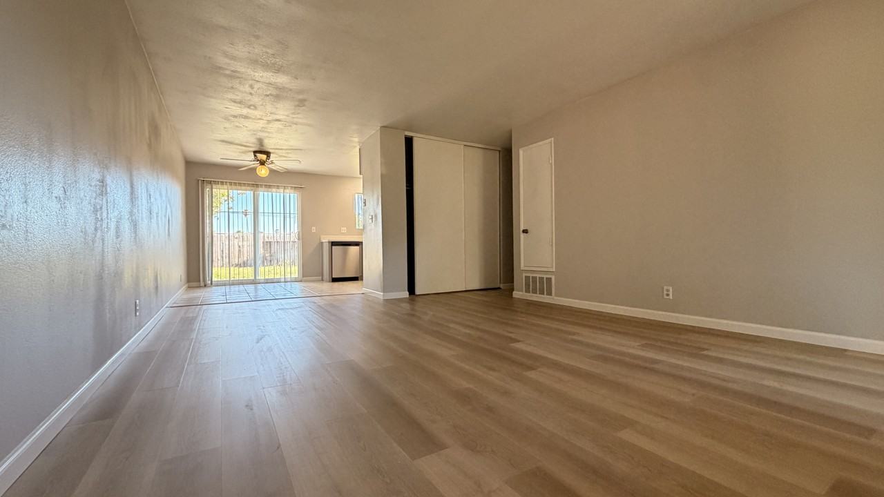 541 Pacific Avenue - Photo 4 of 15