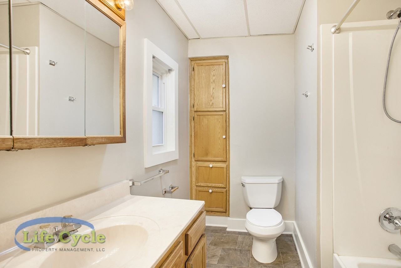 940 Mcreynolds Ave Nw #1 - Photo 4 of 14