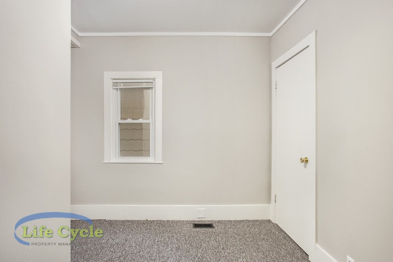 940 Mcreynolds Ave Nw #1 - Photo 3 of 14