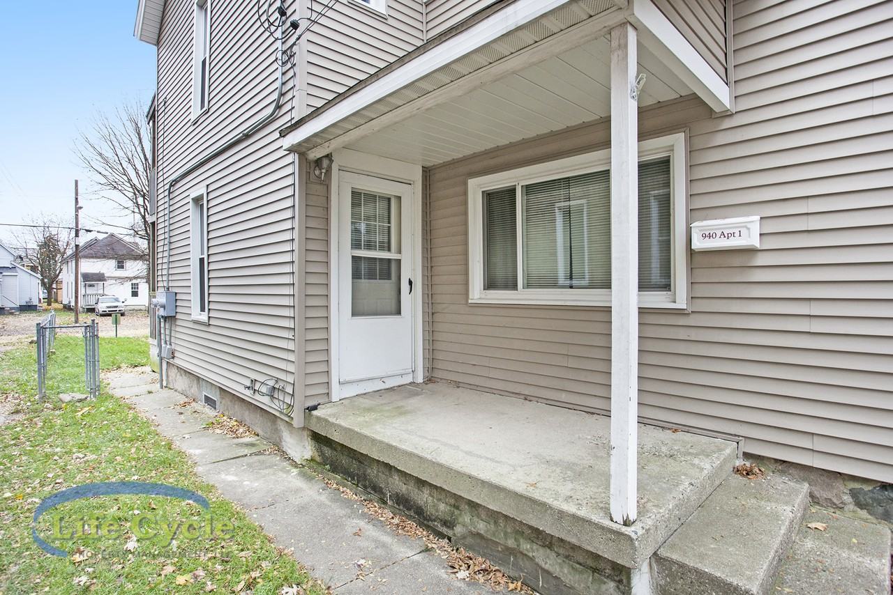 940 Mcreynolds Ave Nw #1 - Photo 2 of 14