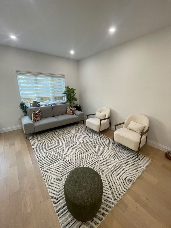 165 Tiffany St - Photo 4 of 23
