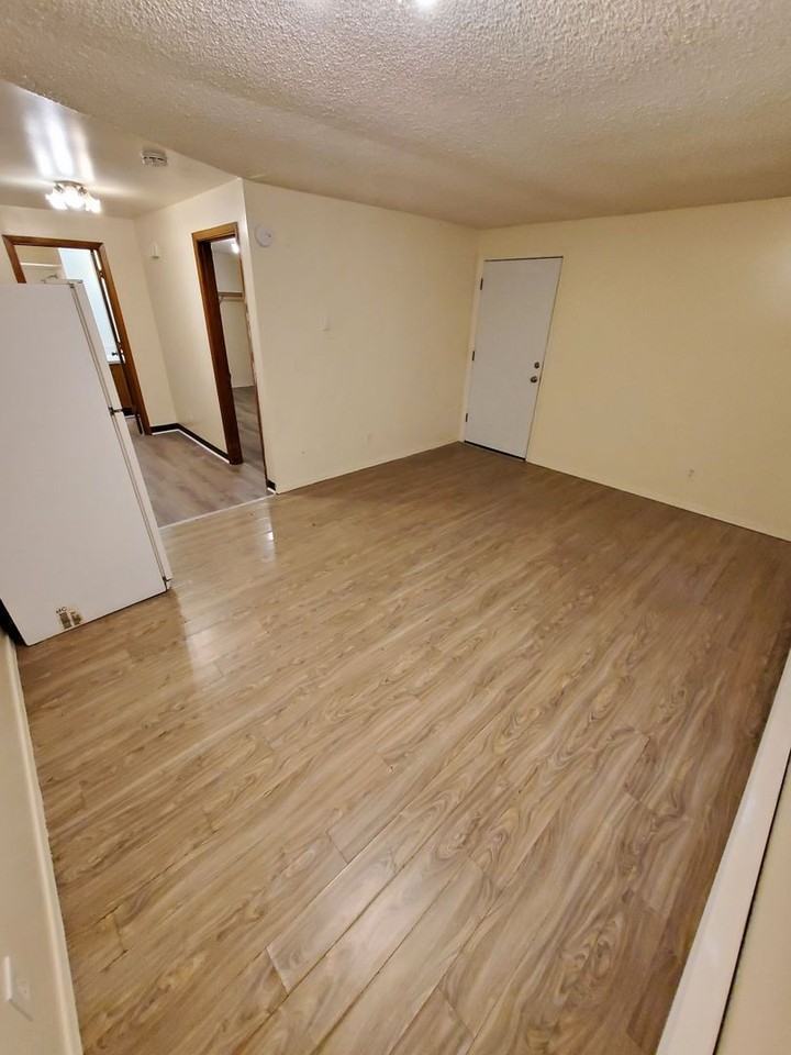 156 Manbrin Dr N - Photo 3 of 7