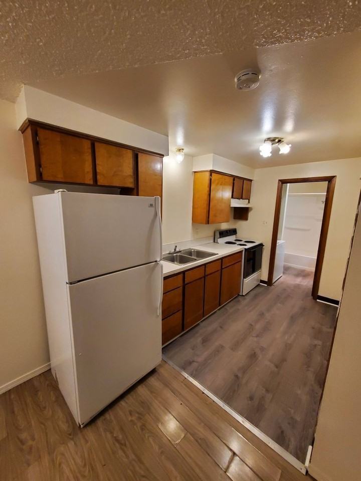 156 Manbrin Dr N - Photo 4 of 7