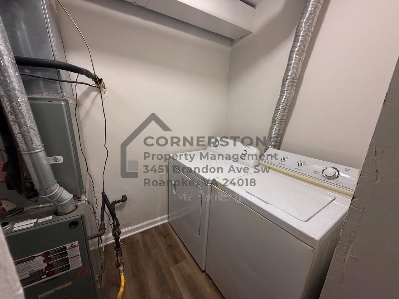 106 Lee Ave Ne #3 - Photo 3 of 15