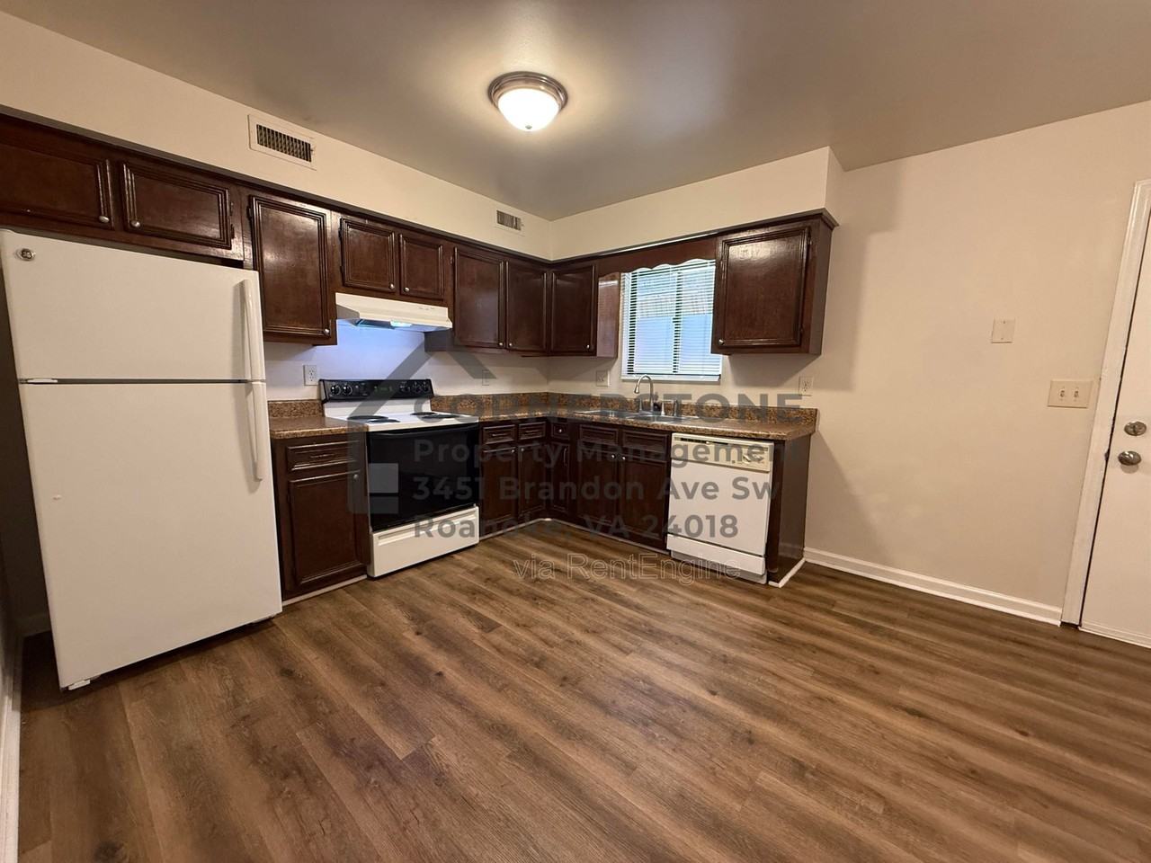 106 Lee Ave Ne #3 - Photo 5 of 15