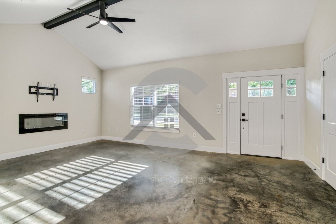 516 Ash St - Photo 4 of 15