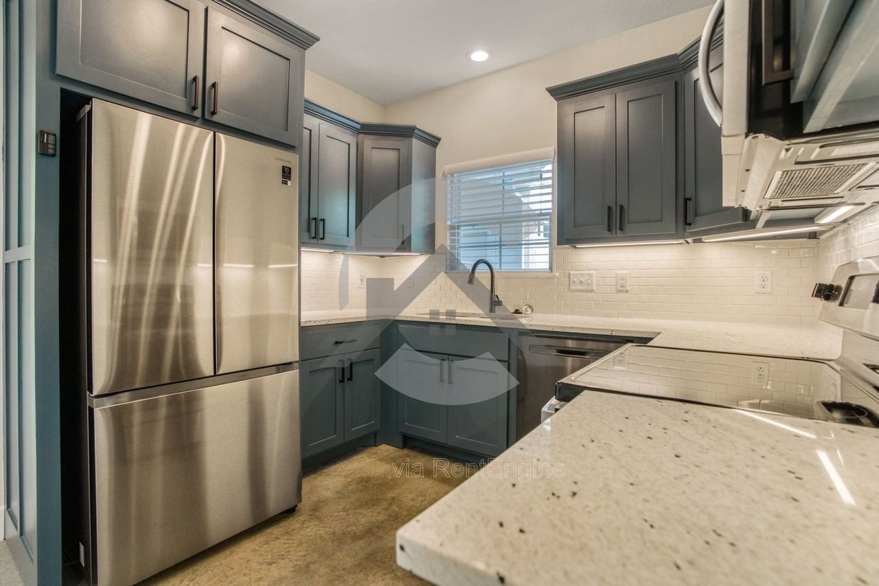 516 Ash St - Photo 5 of 15
