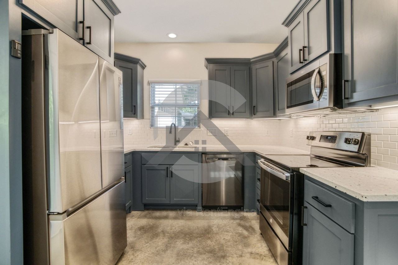 516 Ash St - Photo 6 of 15