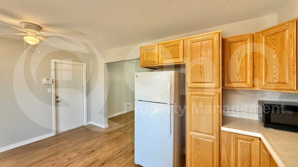 1040 W Yale Dr - Photo 3 of 15