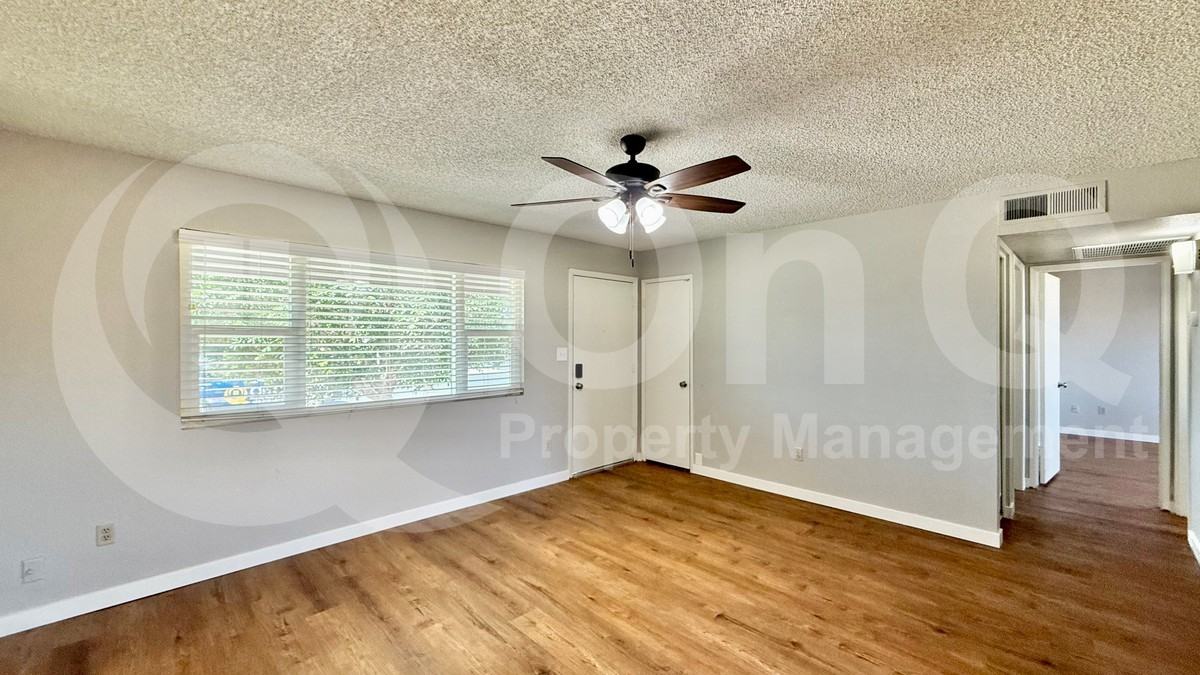 1040 W Yale Dr - Photo 6 of 15